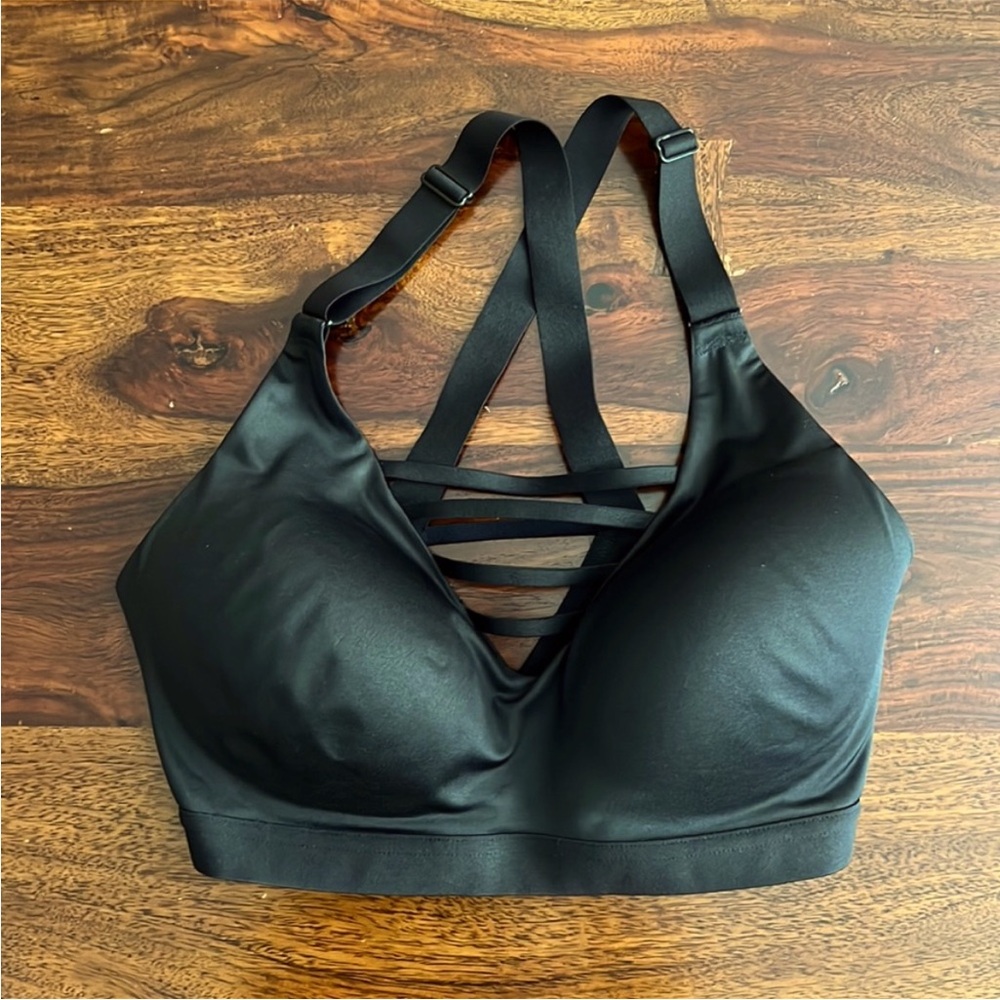 Victoria’s Secret. 32DD.